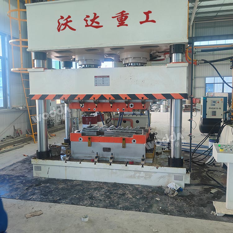 630噸樹脂仿古瓦成型液壓機.jpg